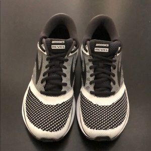 Brooks Revel running tennis shoes